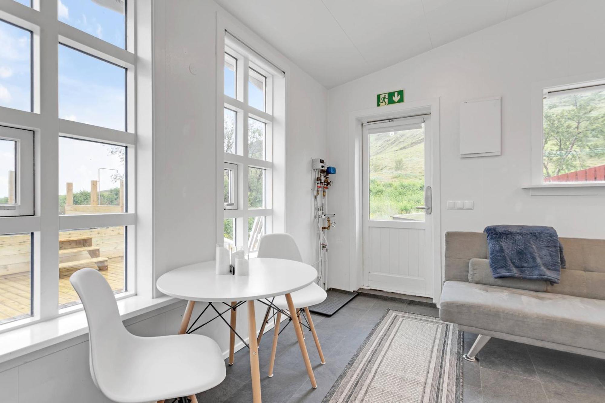 3br Spacious With Geothermal Hottub & Stunning View Holiday home *