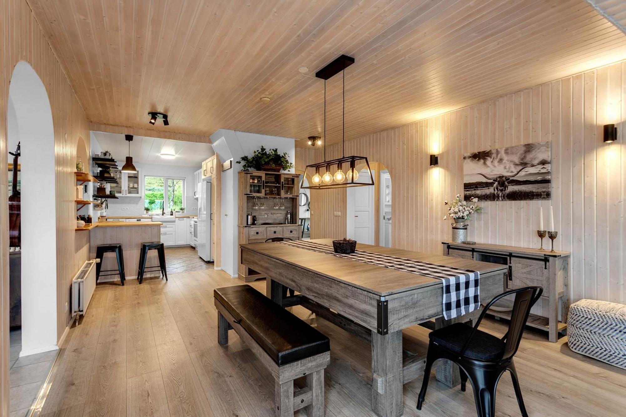 3br Spacious With Geothermal Hottub & Stunning View Holiday home Laugaras