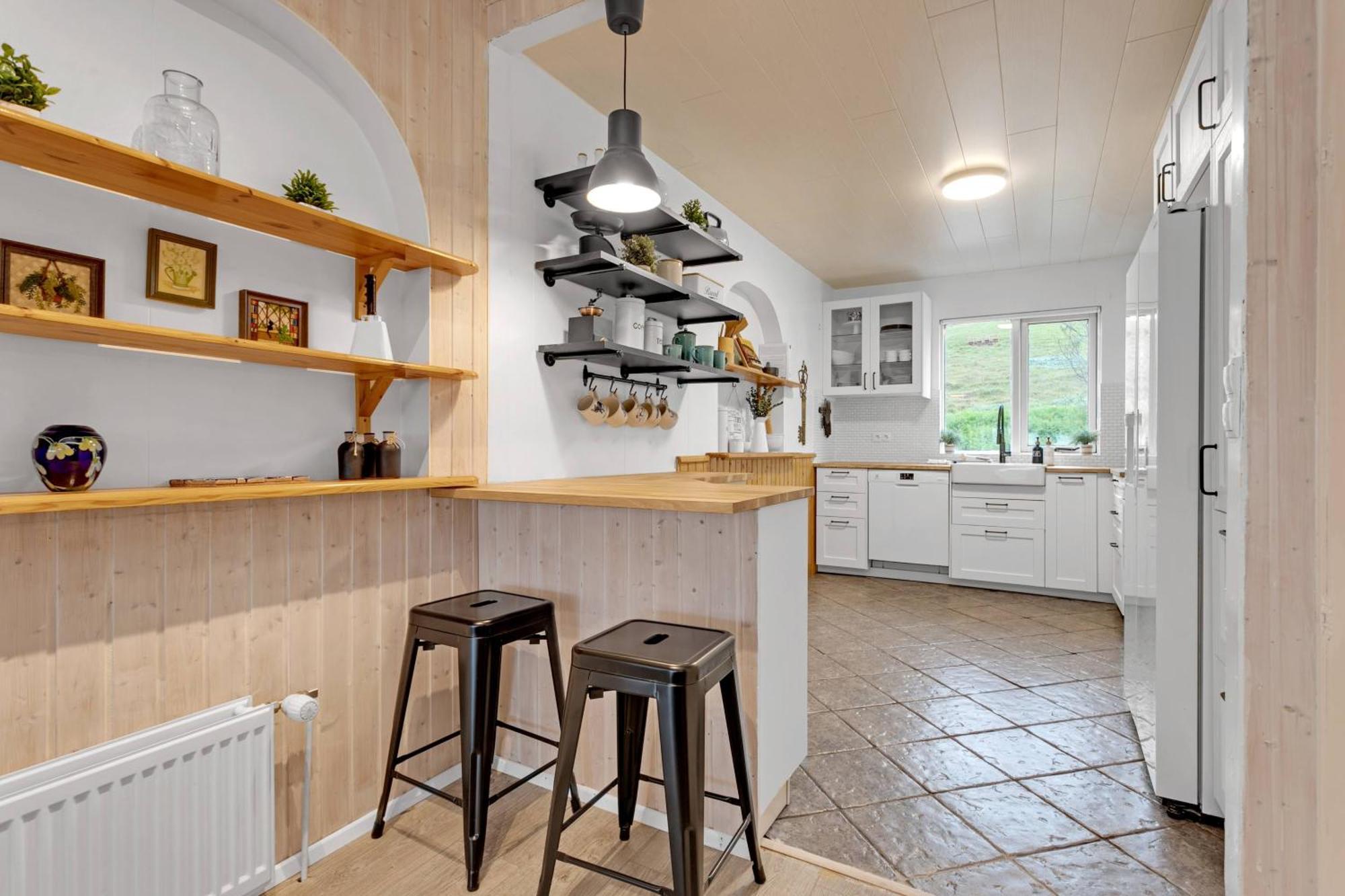 Holiday home 3br Spacious With Geothermal Hottub & Stunning View *